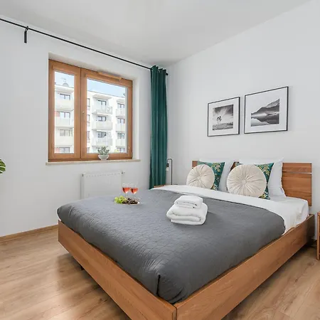 Lumina I 2br With Parking I Balcony In