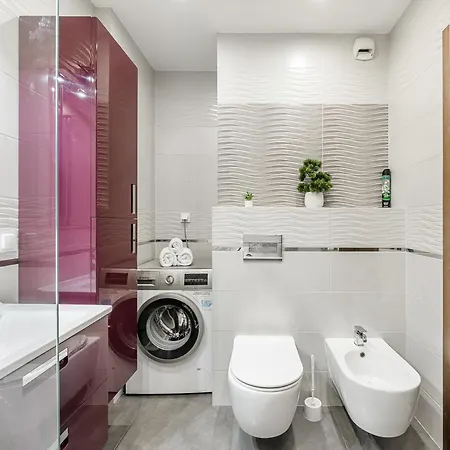 Lumina I 2br With Parking I Balcony In