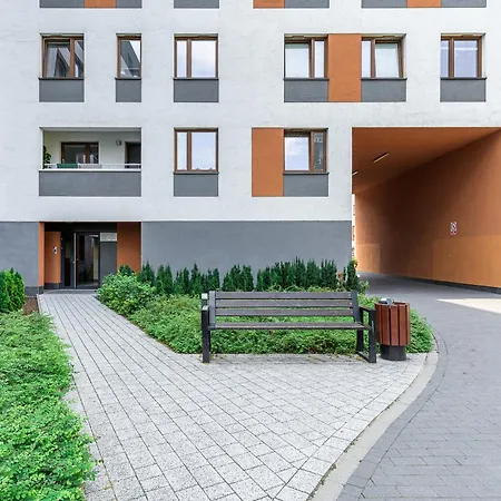 Lumina I 2br With Parking I Balcony In