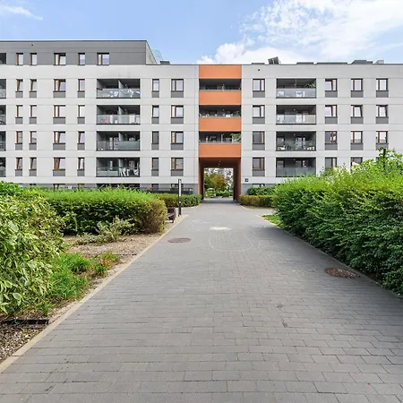 Lumina I 2br With Parking I Balcony In
